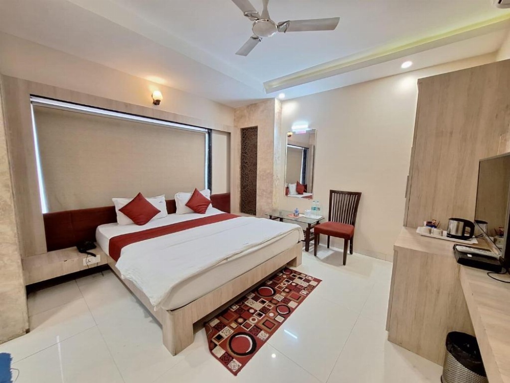 Room image 4